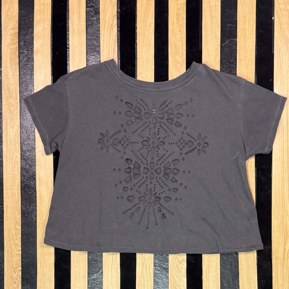 Amuse Society Gray Cutout Mandala Graphic Crop T-Shirt Size XS